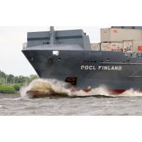 8932 Frachtschiff OOCL FINLAND in Fahrt auf der Elbe | 